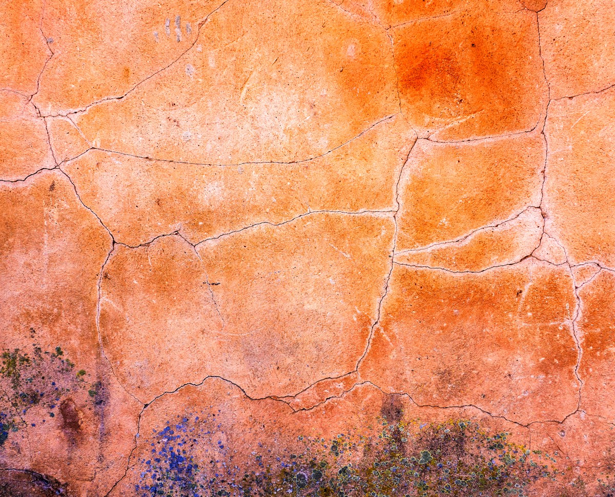 Ochre Wall, the design that covers the panel edge to edge